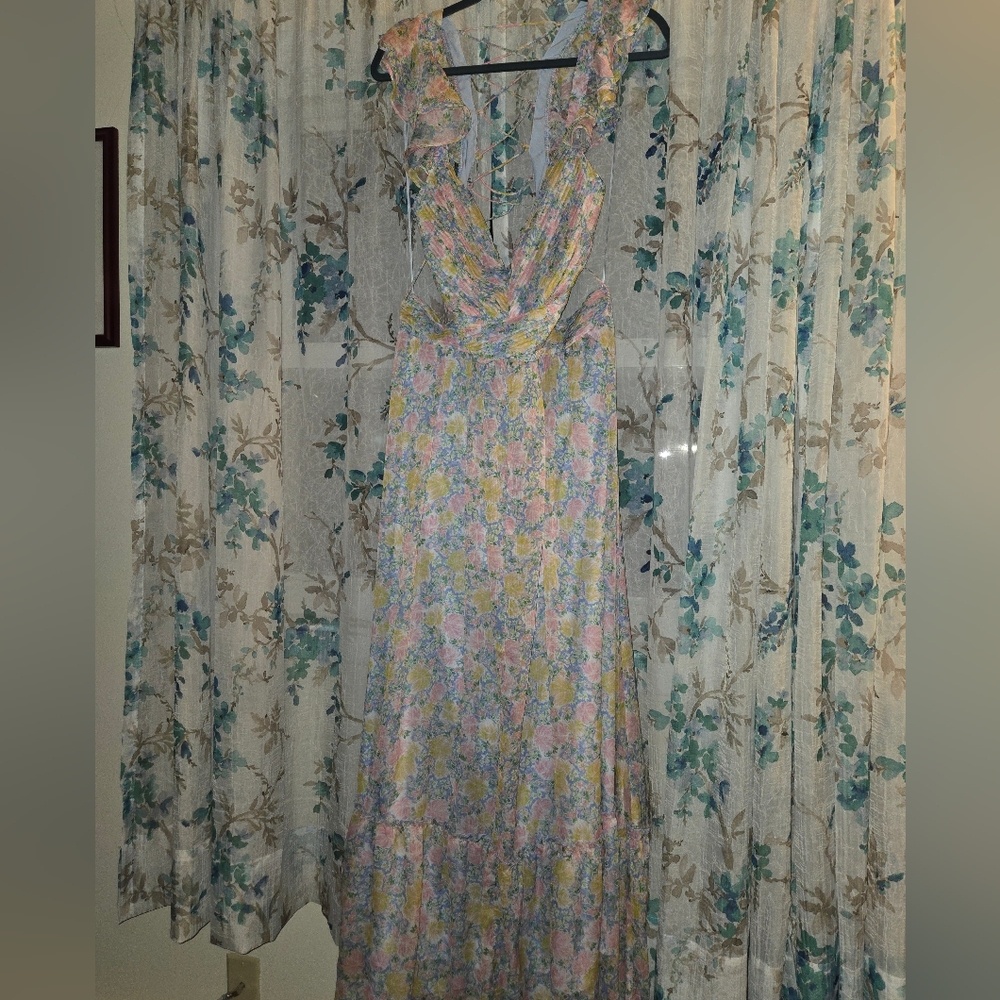 Astr Primrose Floral Strappy Back Maxi Dress - Picture 10 of 16